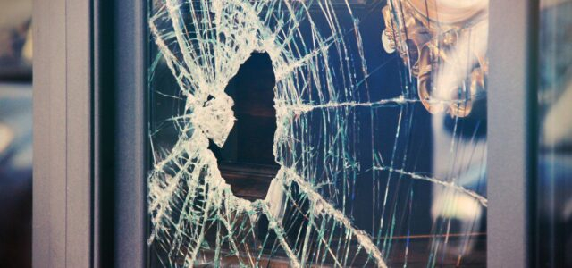 storefront-glass-and-door-repairs-why-acting-fast-matters_23618c54950bc50b0f62df6ebc8a8914_2000